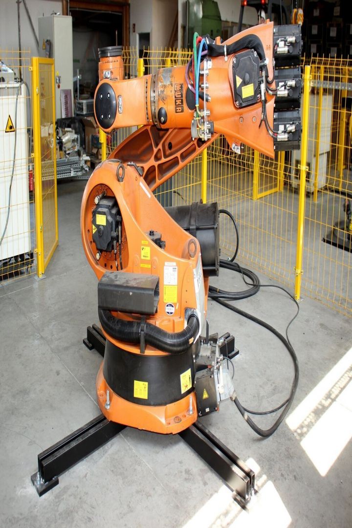 KUKA KRC2 KR 240-2 2000